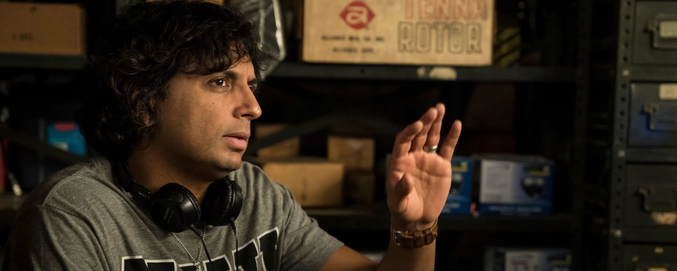 Режиссер м. Шьямалан. Найт шьямалан. Режиссер найт шьямалан. Режиссер найт шьямалан.